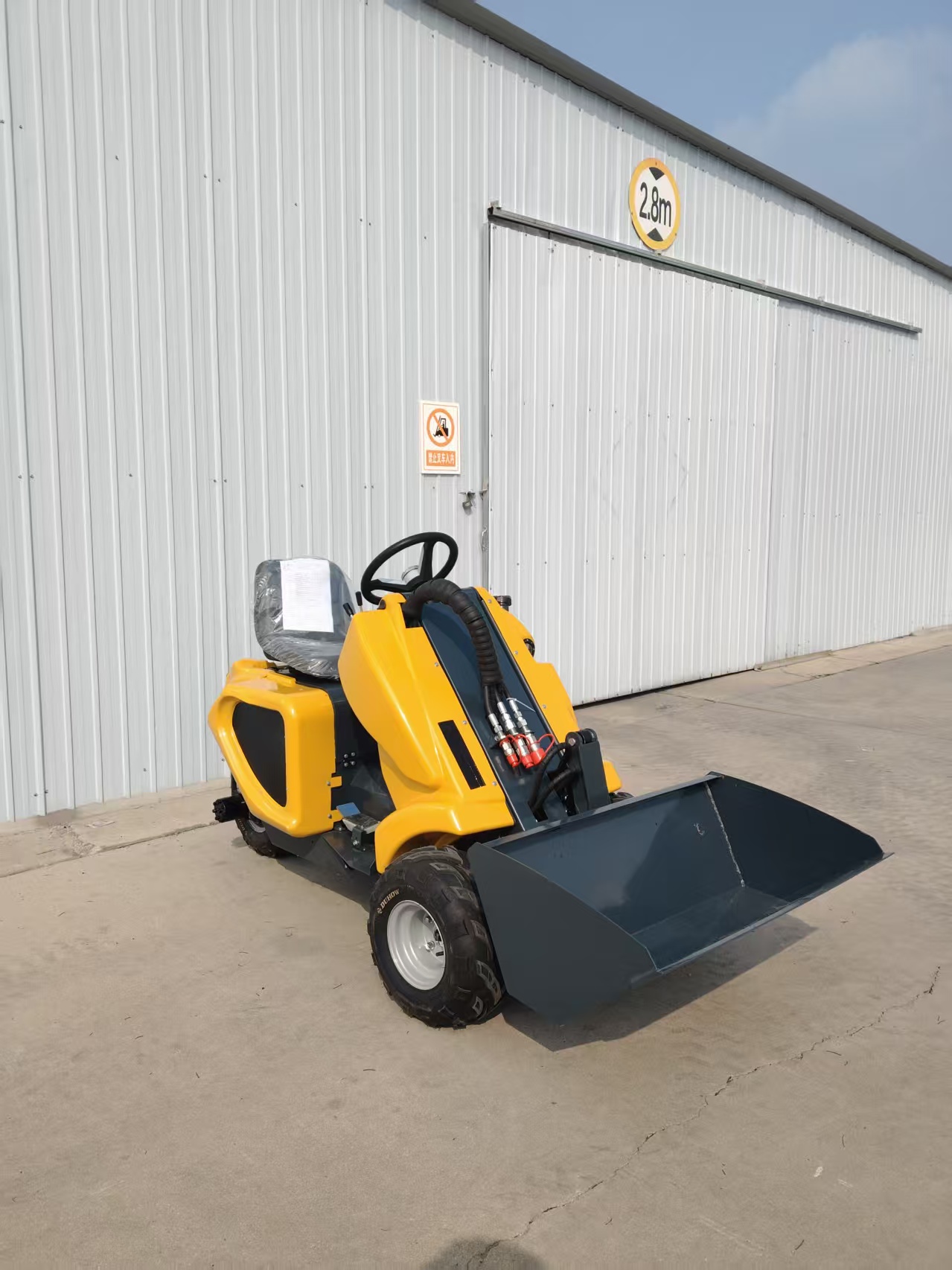 Three wheel small sliding load - огляд і ціна Wheel Loader