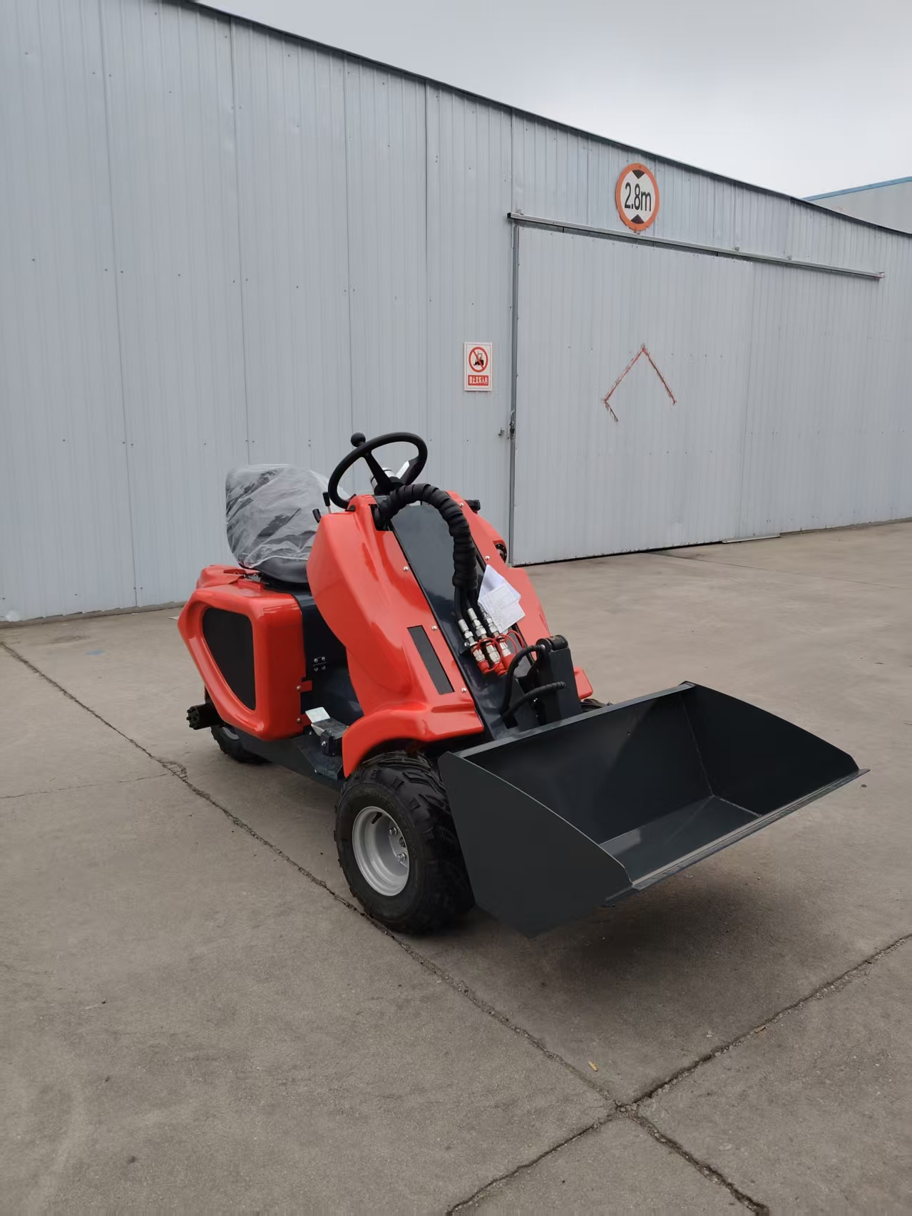 Three wheel small sliding load - огляд і ціна Wheel Loader